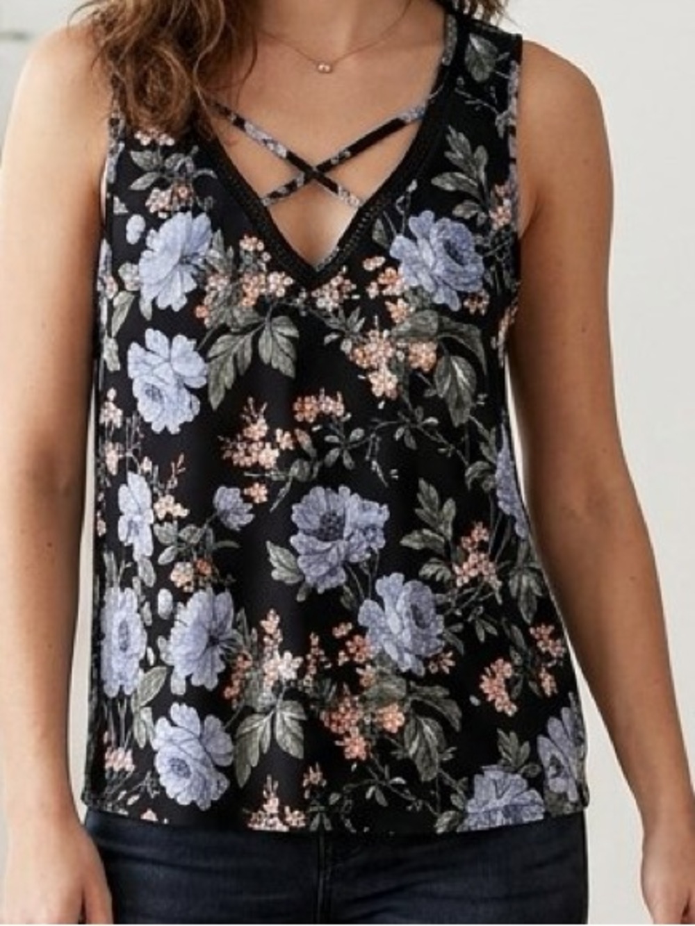 Y2K American Eagle Outfitters Black Floral V-Neck Tank Top